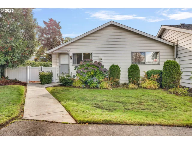 $209,500 | 864 Northeast Fleming Avenue, Gresham, OR 97030