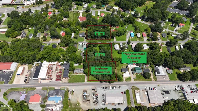 a view of a yard with plants