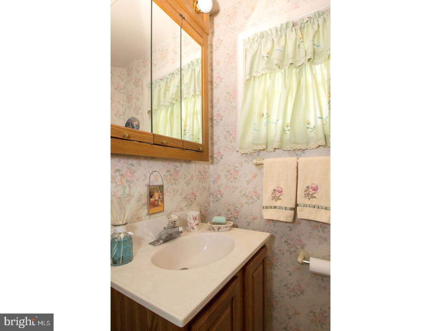 907 Edgemoor Road Cherry Hill, NJ 08034 - Photo 21 of 24 Bathroom