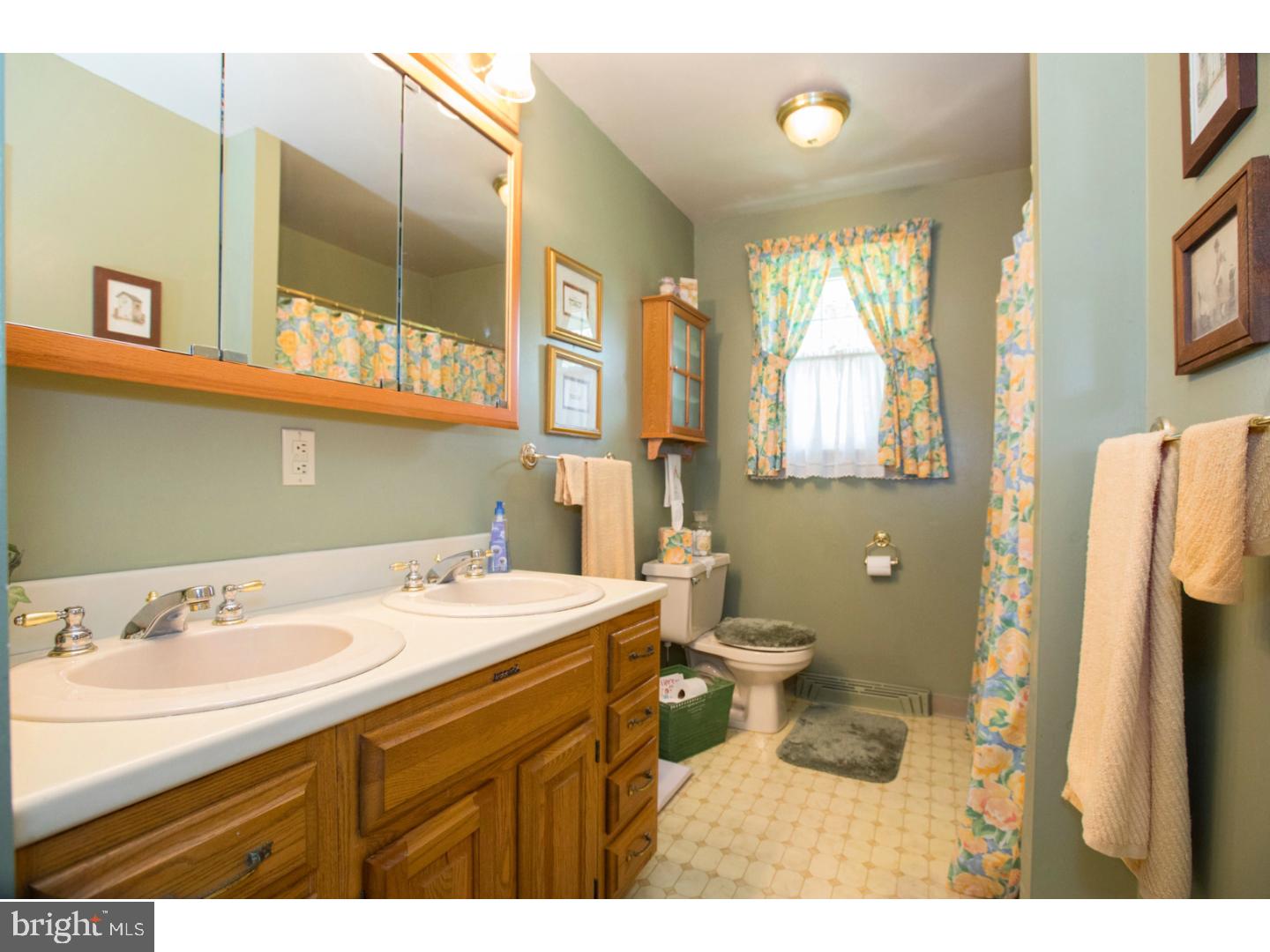 907 Edgemoor Road Cherry Hill, NJ 08034 - Photo 22 of 24 Bathroom