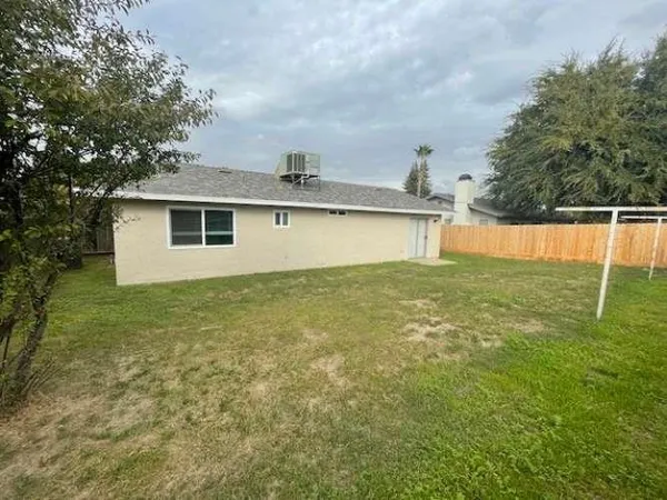 a view of a house with a backyard