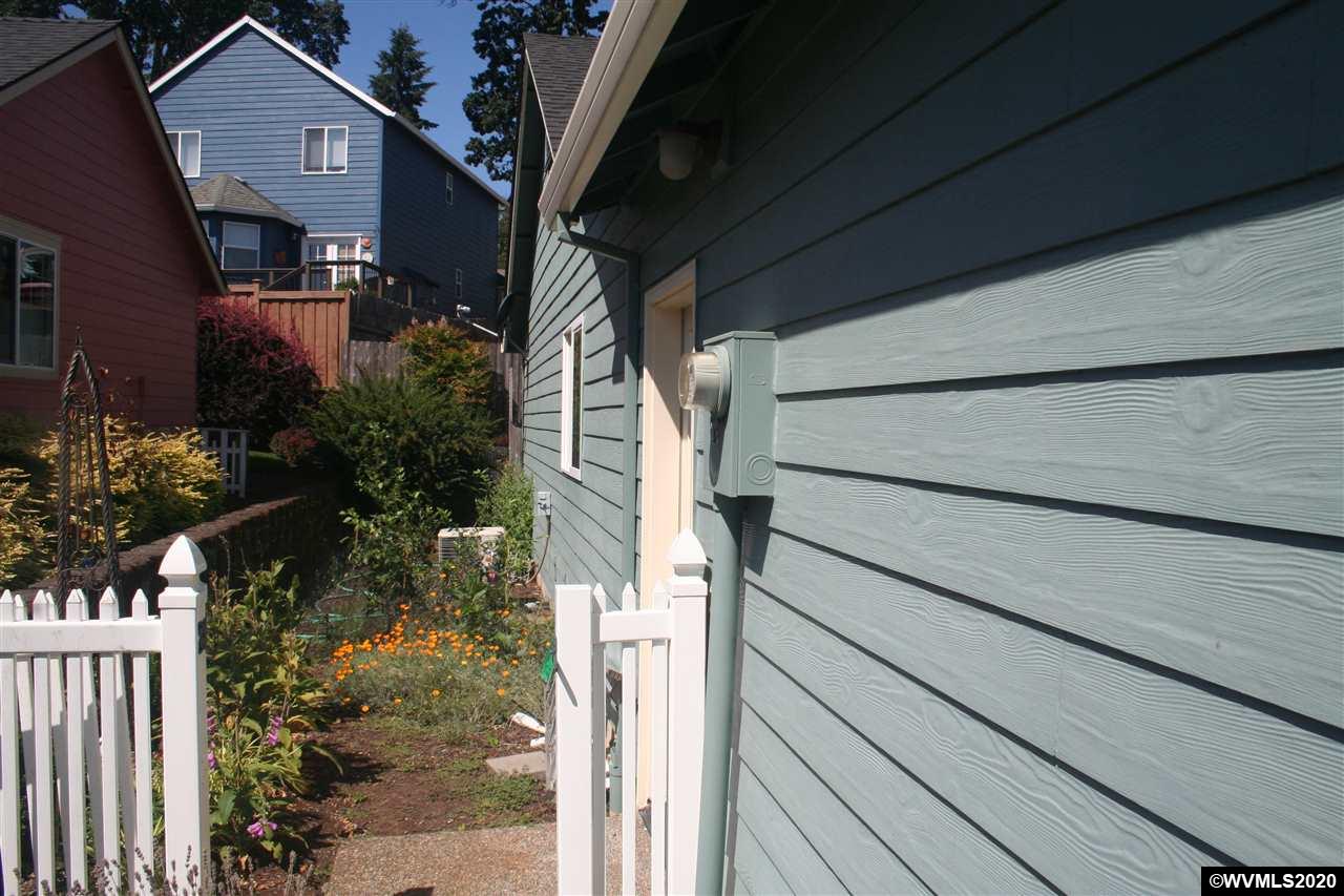 219 Sweden Cl Cl, Unit CL Silverton, OR 97381 - Photo 10 of 40