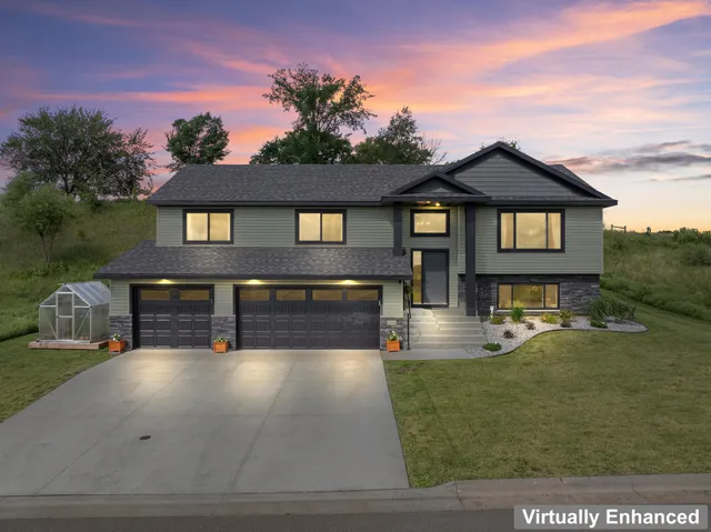 $445,000 | 600 Mulligan Drive, Zumbrota, MN 55992