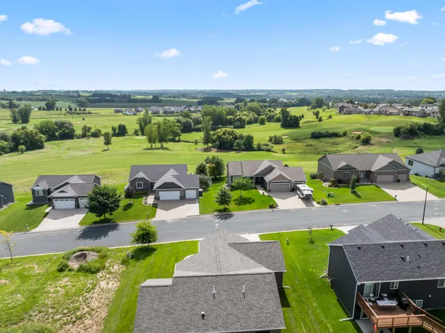 $445,000 | 600 Mulligan Drive, Zumbrota, MN 55992