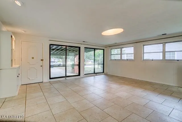 $2,500 | 3809 Montrose Circle, Jackson, MS 39216