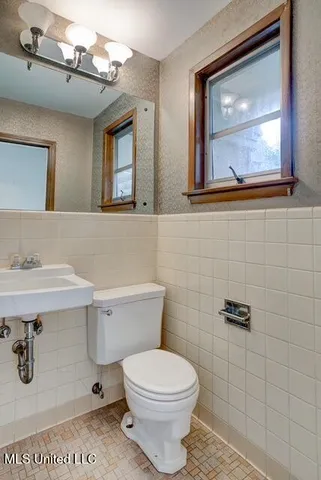 $2,500 | 3809 Montrose Circle, Jackson, MS 39216