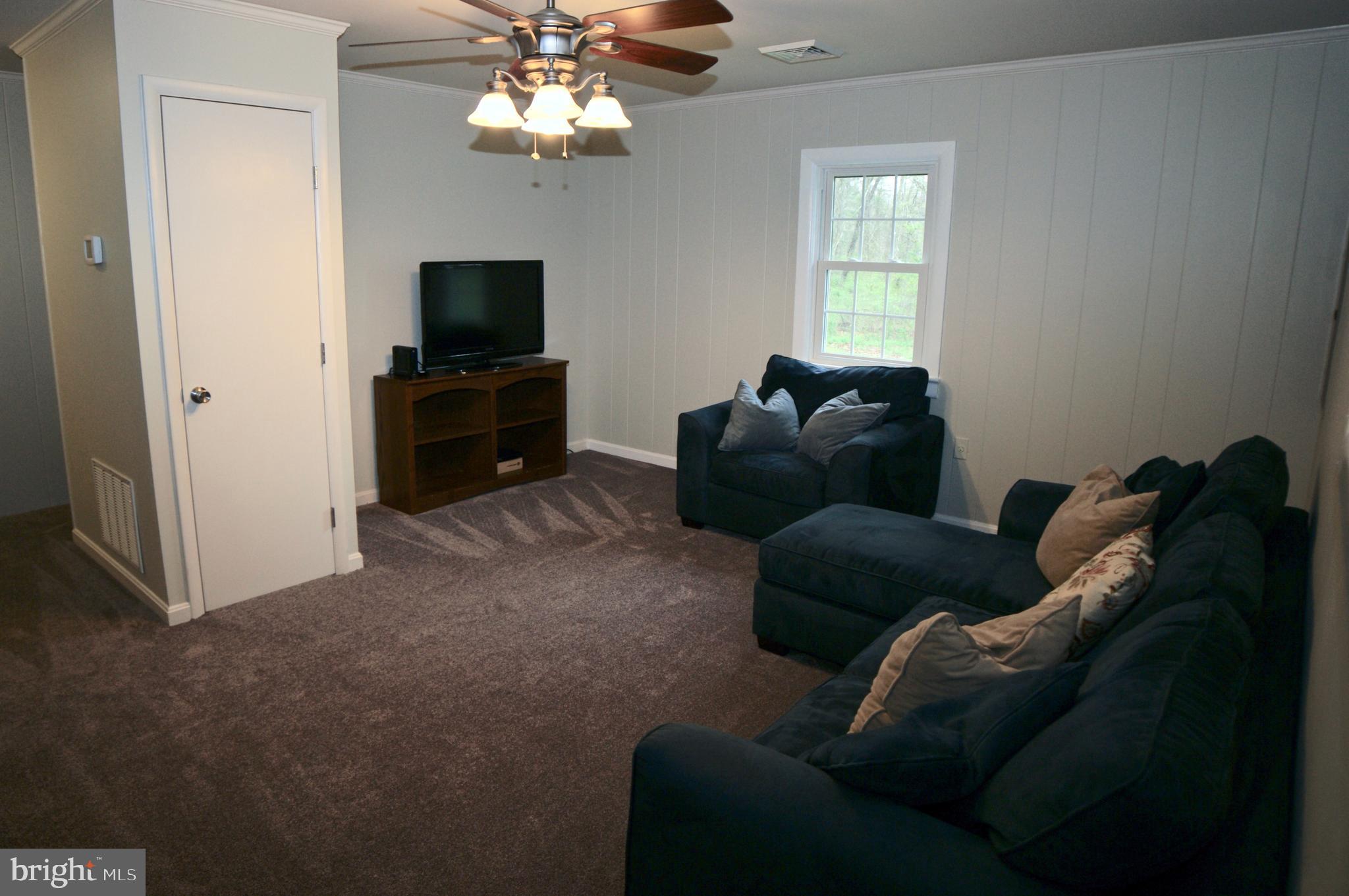 42187 Blacksmith Shop Road Leonardtown, MD 20650 - Photo 8 of 23 Living room