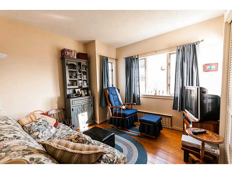 202 High Street Westerly, RI 02891 - Photo 6 of 13 Den/Family/Great Room.