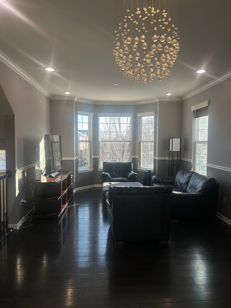 2995 Henley Lane, Unit 2995 Naperville, IL 60540 - Photo 4 of 24 a living room with furniture