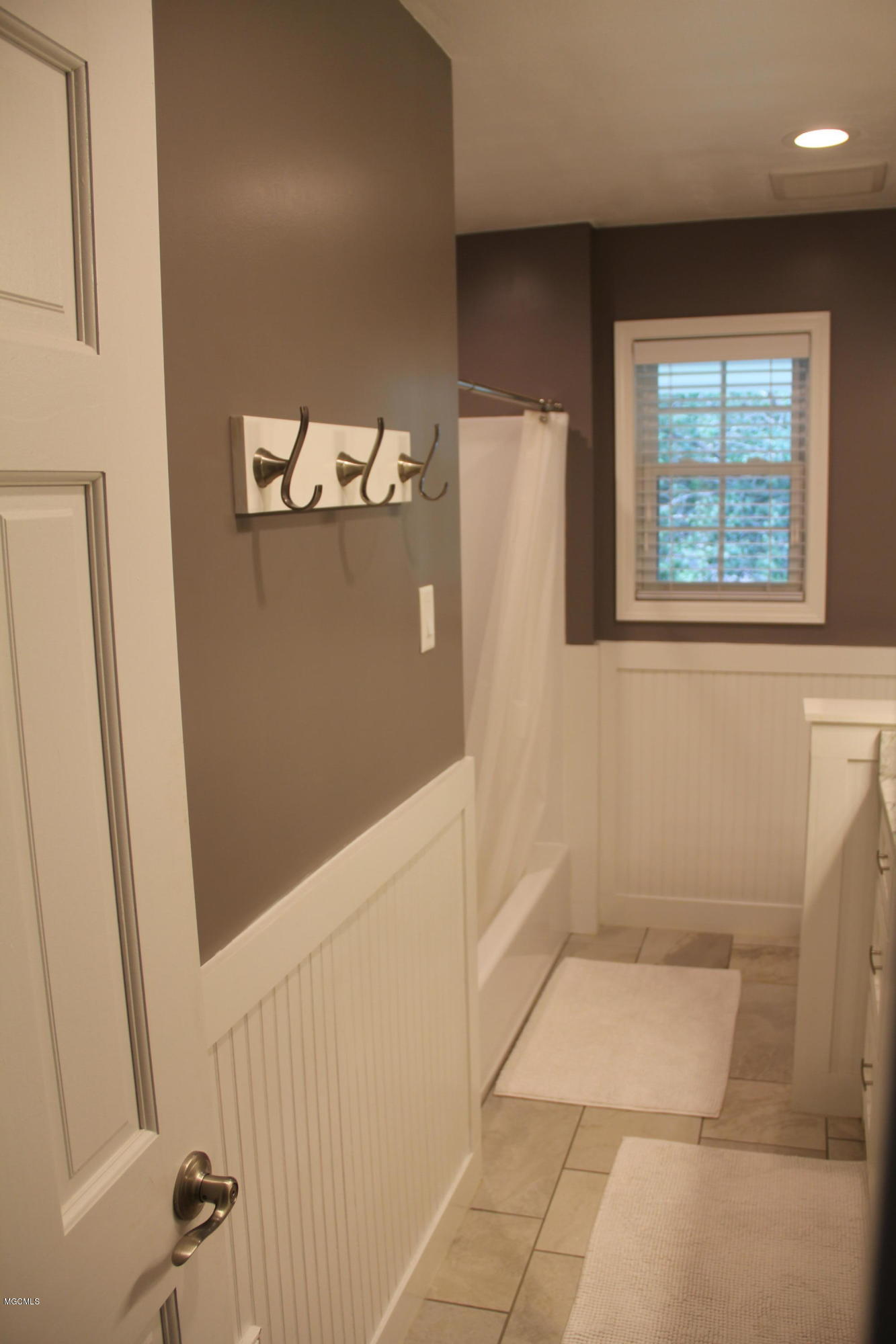 5812 Ridge Road Ocean Springs, MS 39564 - Photo 13 of 36 Guest Bath 2