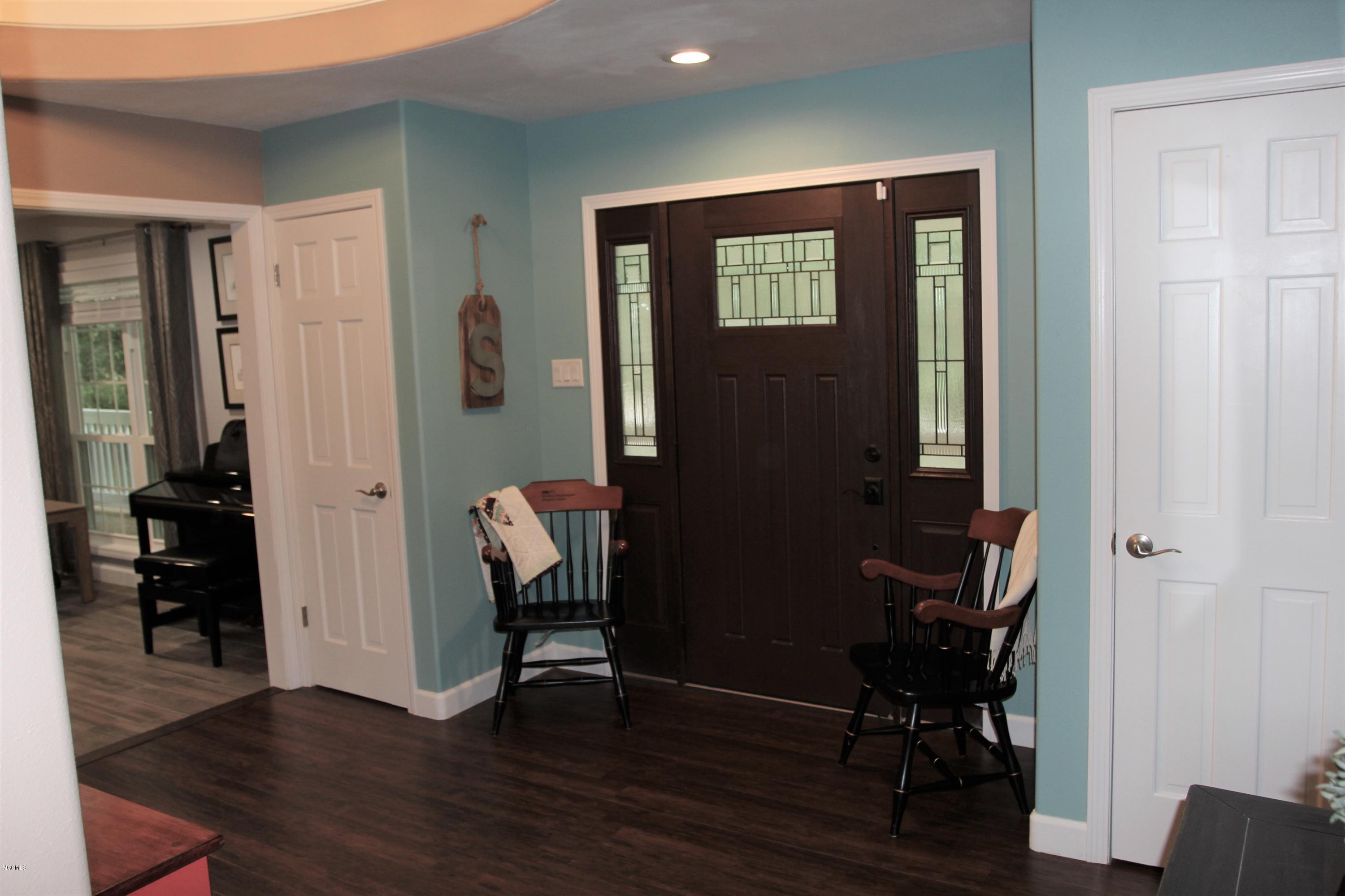5812 Ridge Road Ocean Springs, MS 39564 - Photo 16 of 36 Foyer