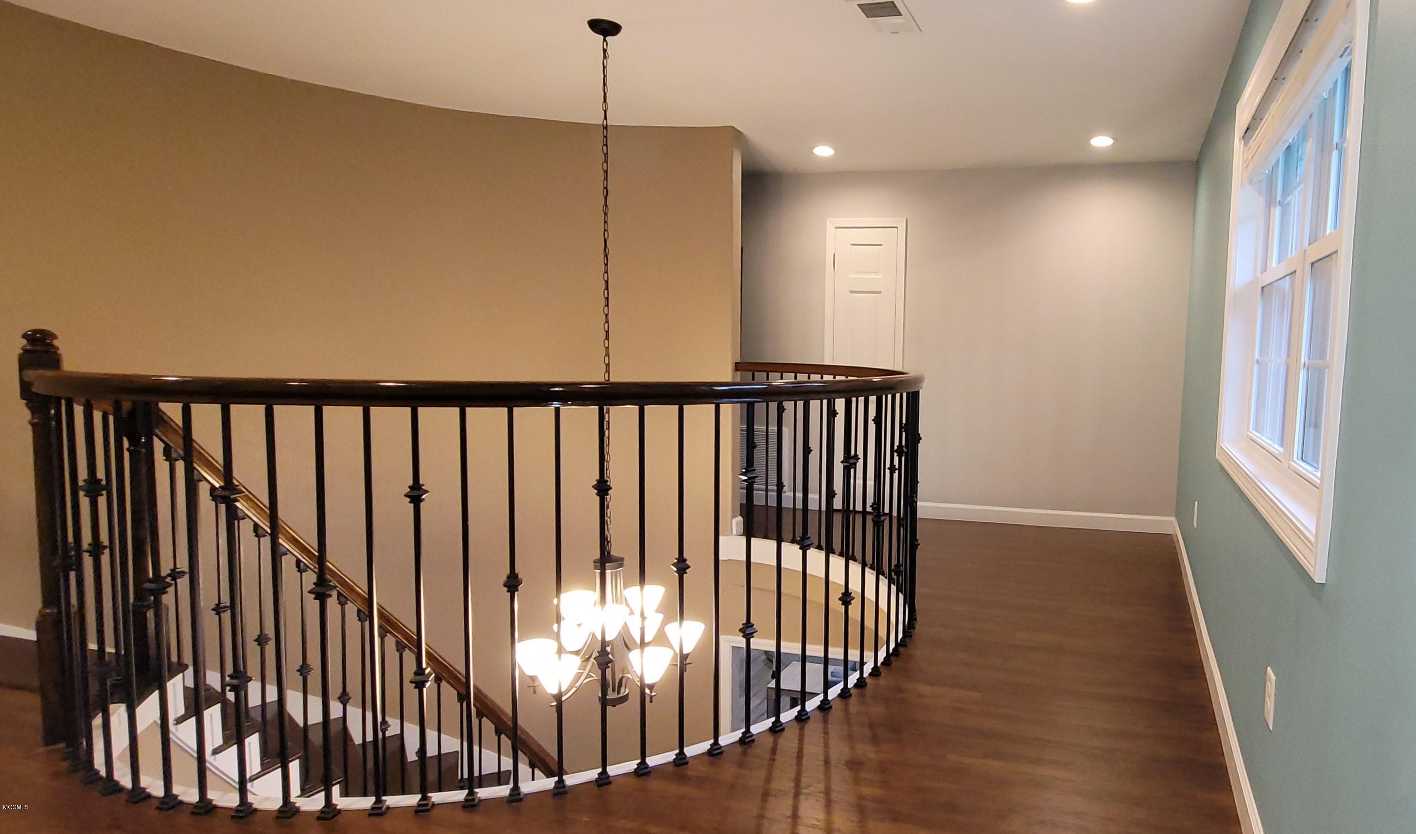 5812 Ridge Road Ocean Springs, MS 39564 - Photo 18 of 36 Upper Foyer 1