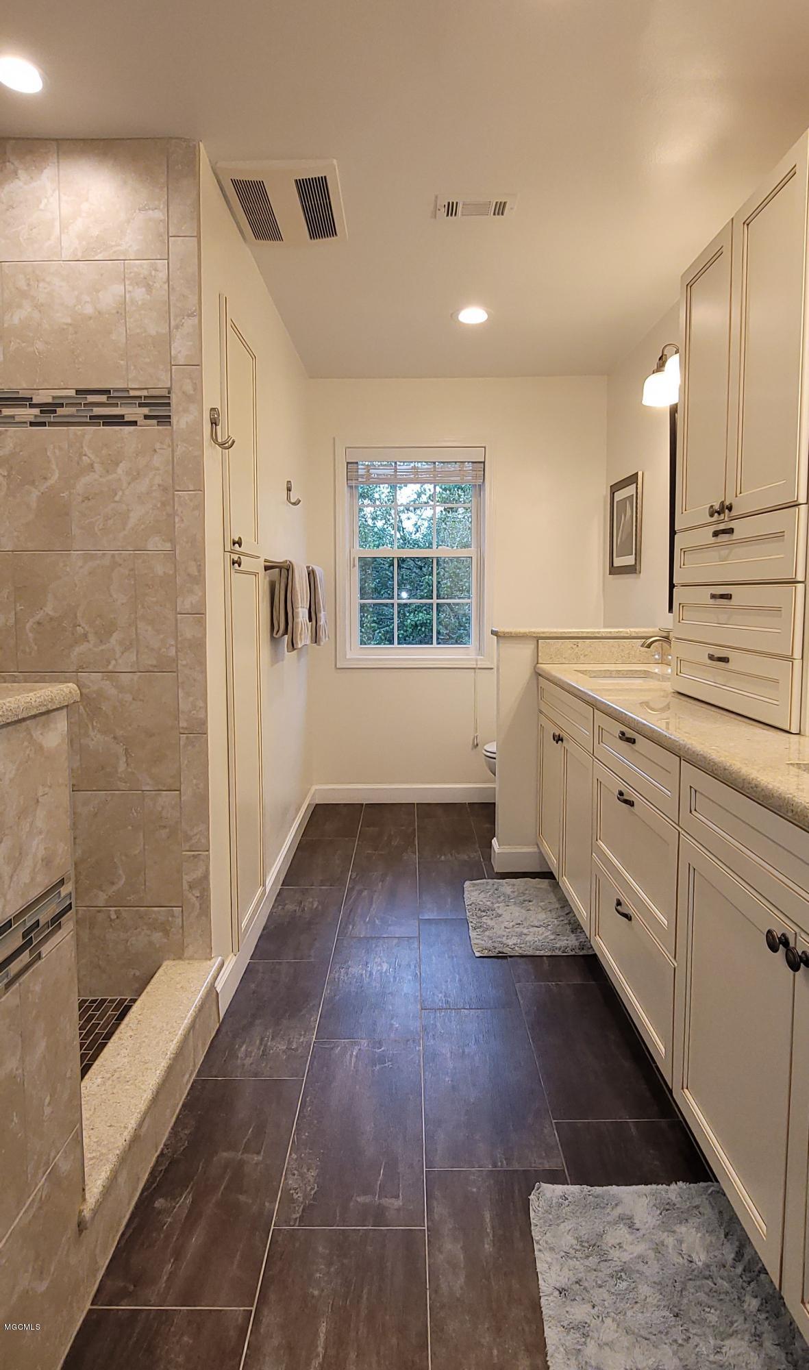 5812 Ridge Road Ocean Springs, MS 39564 - Photo 22 of 36 Bath 1-1