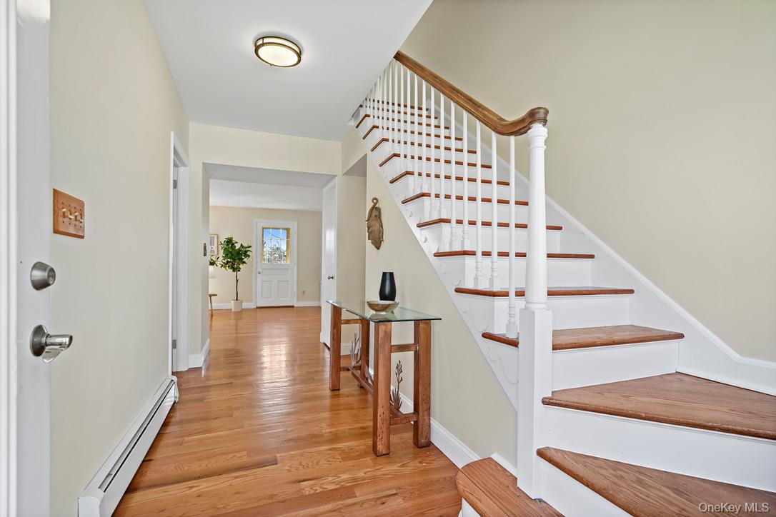 55 Greenmeadow Road Pleasantville, NY 10570 - Photo 3 of 23 Step inside this lovely 4 bedroom Cape Cod style home