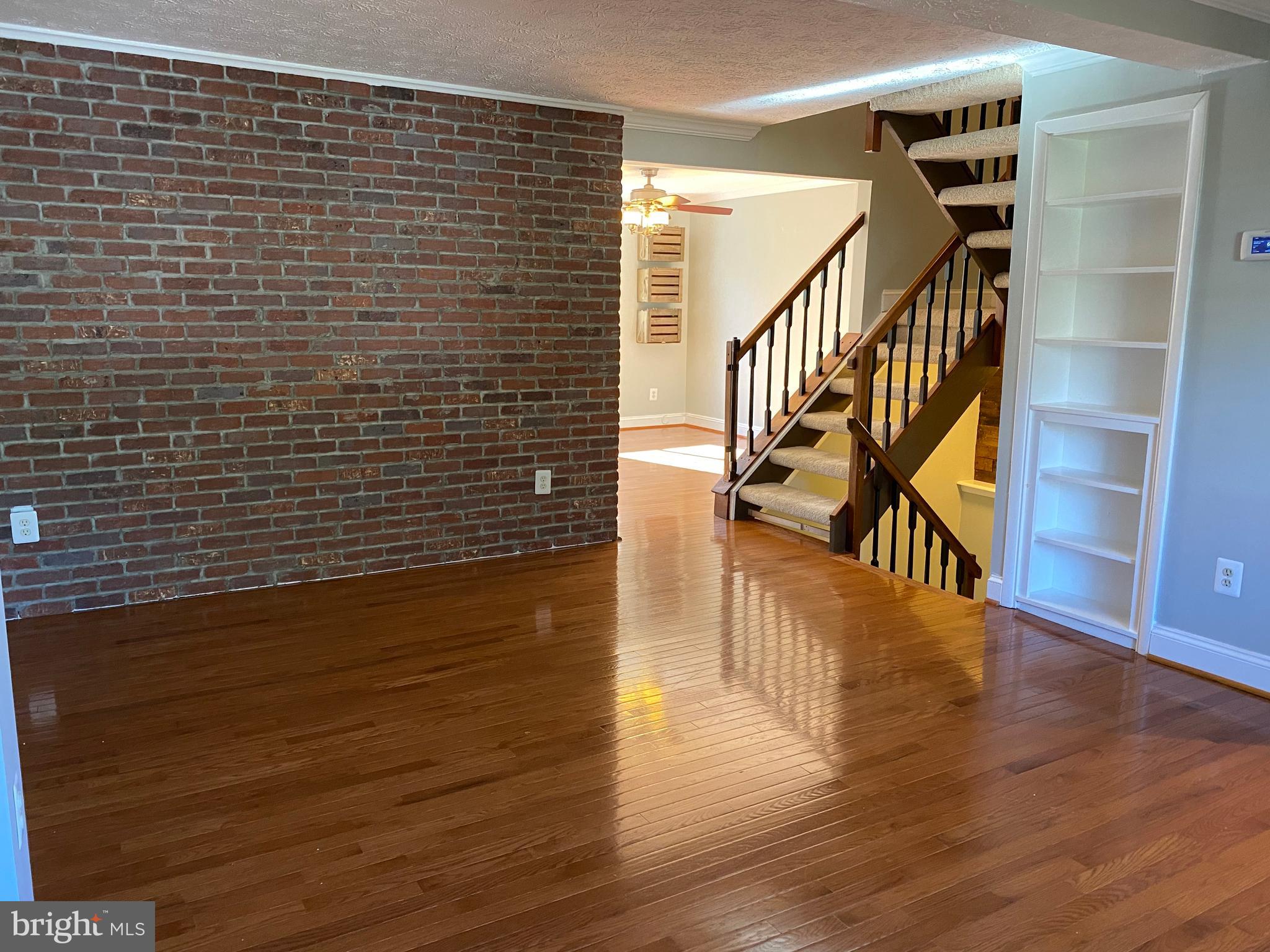 1666 Barnstead Drive Reston, VA 20194 - Photo 7 of 51 Living room