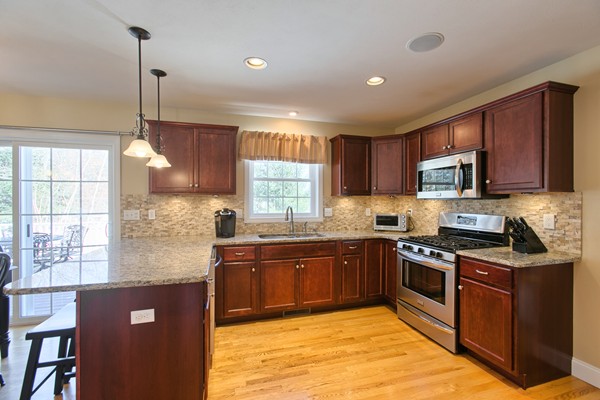 28 Barn Road Dracut, MA 01826 - Photo 8 of 26 Gallery Image 8