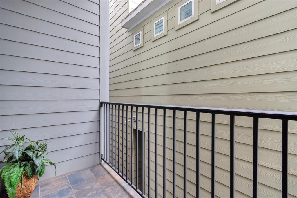 2119 Hadley Street Houston, TX 77003 - Photo 12 of 29 Back Balcony