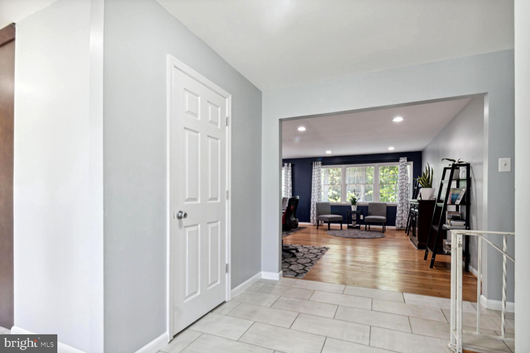 12922 Broadmore Road Silver Spring, MD 20904 - Photo 6 of 29 Nice Foyer Entrance