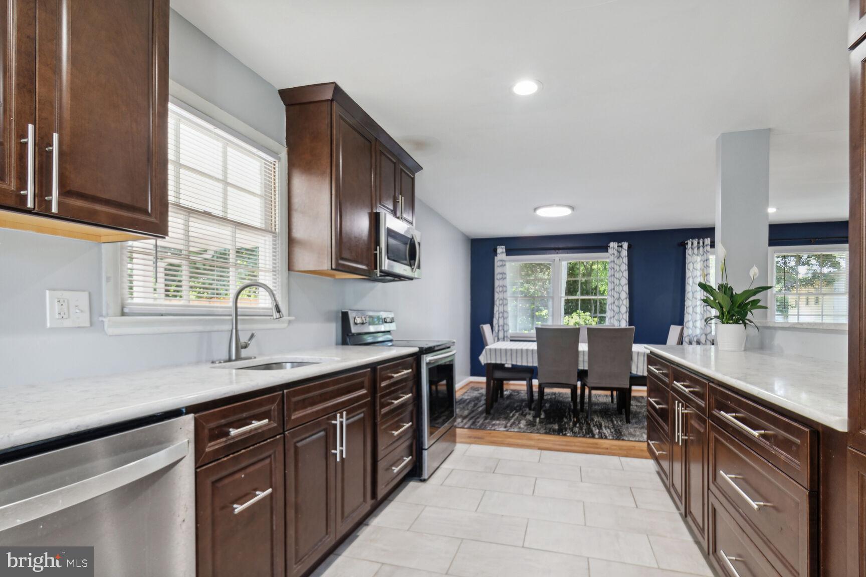 12922 Broadmore Road Silver Spring, MD 20904 - Photo 8 of 29 Built-In microwave