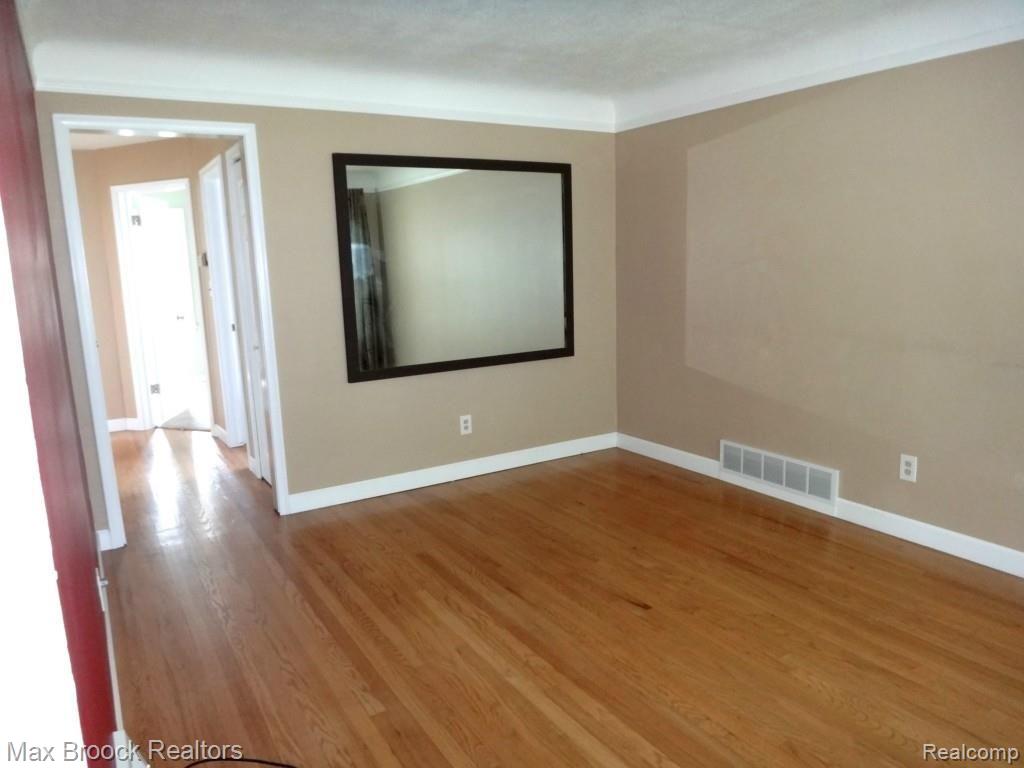 3084 Wakefield Road Berkley, MI 48072 - Photo 10 of 16