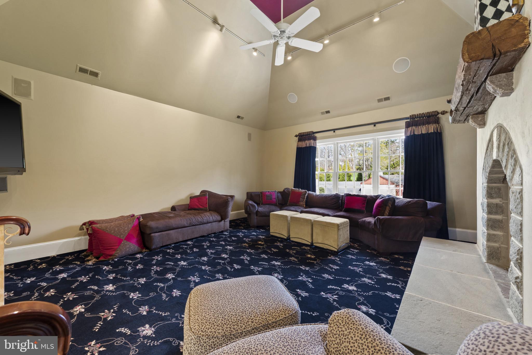 7810 Ruxwood Road Ruxton, MD 21204 - Photo 57 of 94 Vaulted ceiling - track lighting