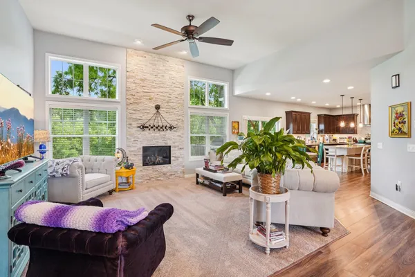 $699,000 | 809 Maple Drive, Mount Horeb, WI 53572