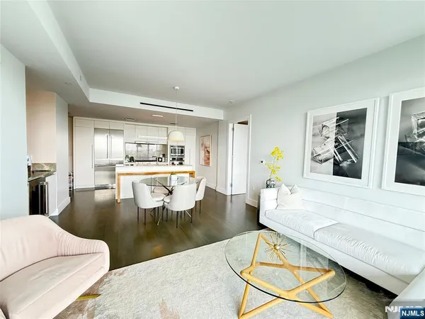 $6,900 | 320 Adolphus Avenue, Unit 321, Cliffside Park, NJ 07010