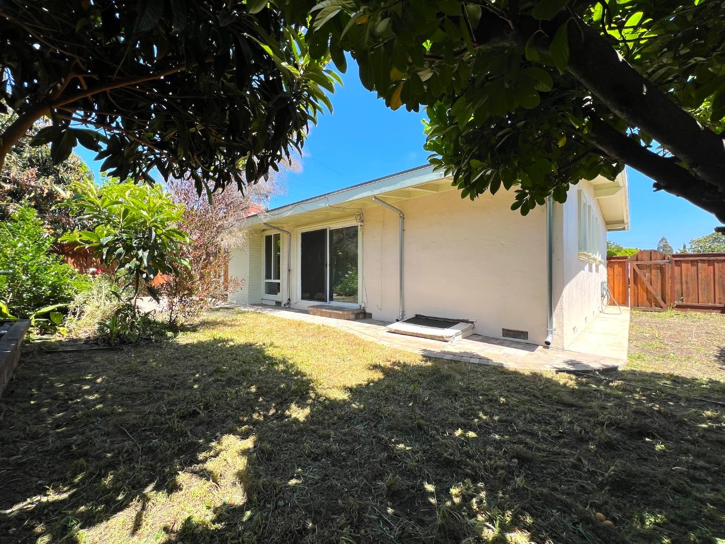 183 Thompson Square Mountain View, CA 94043 - Photo 20 of 28