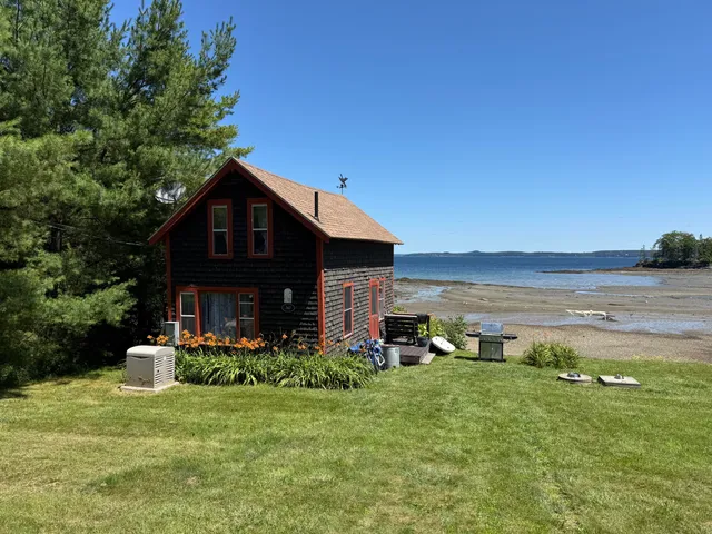 $599,000 | 364-367 Main Road, Islesboro, ME 04848