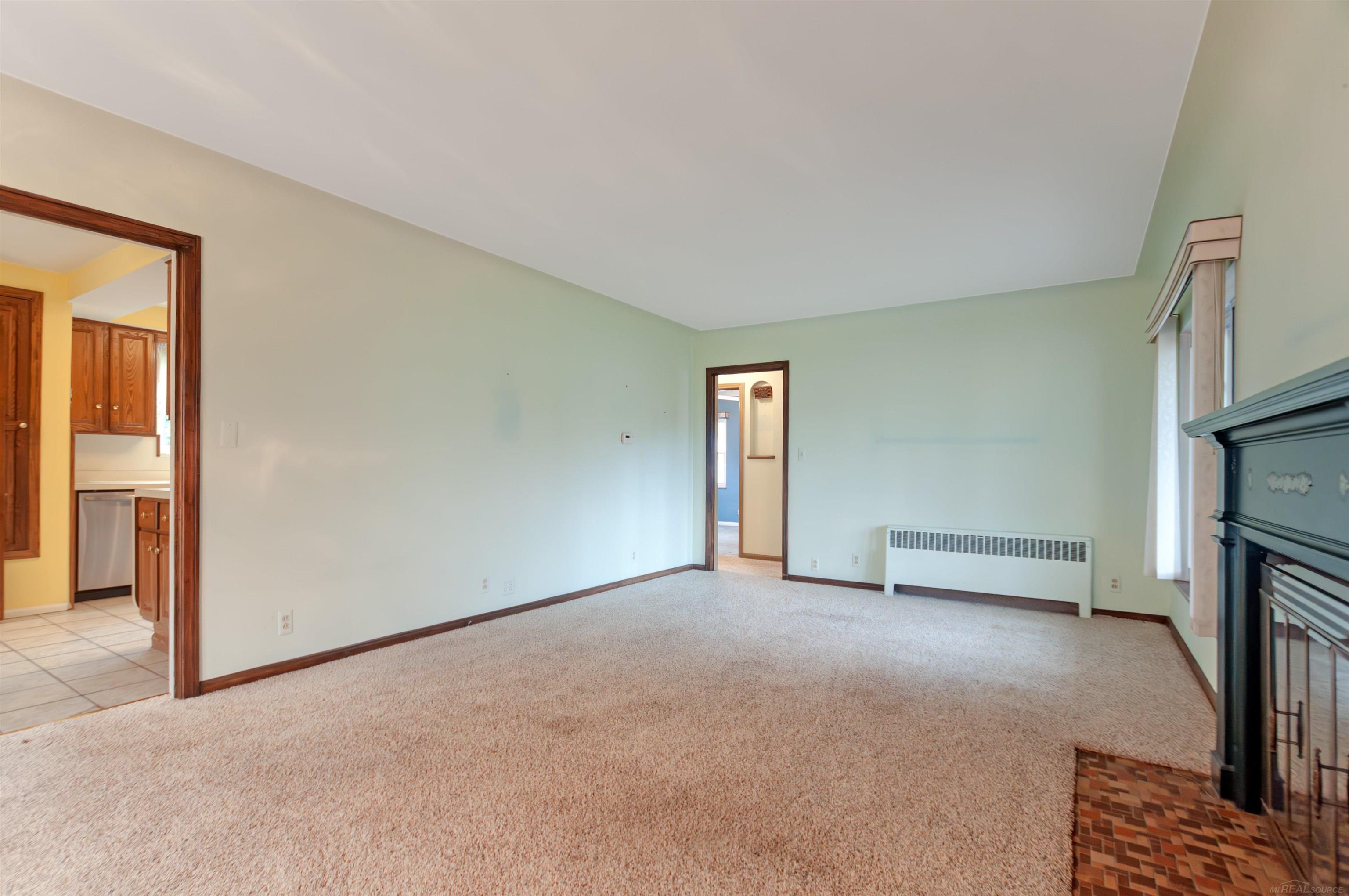 2039 Hampton Road Grosse Pointe Woods, MI 48236 - Photo 3 of 31