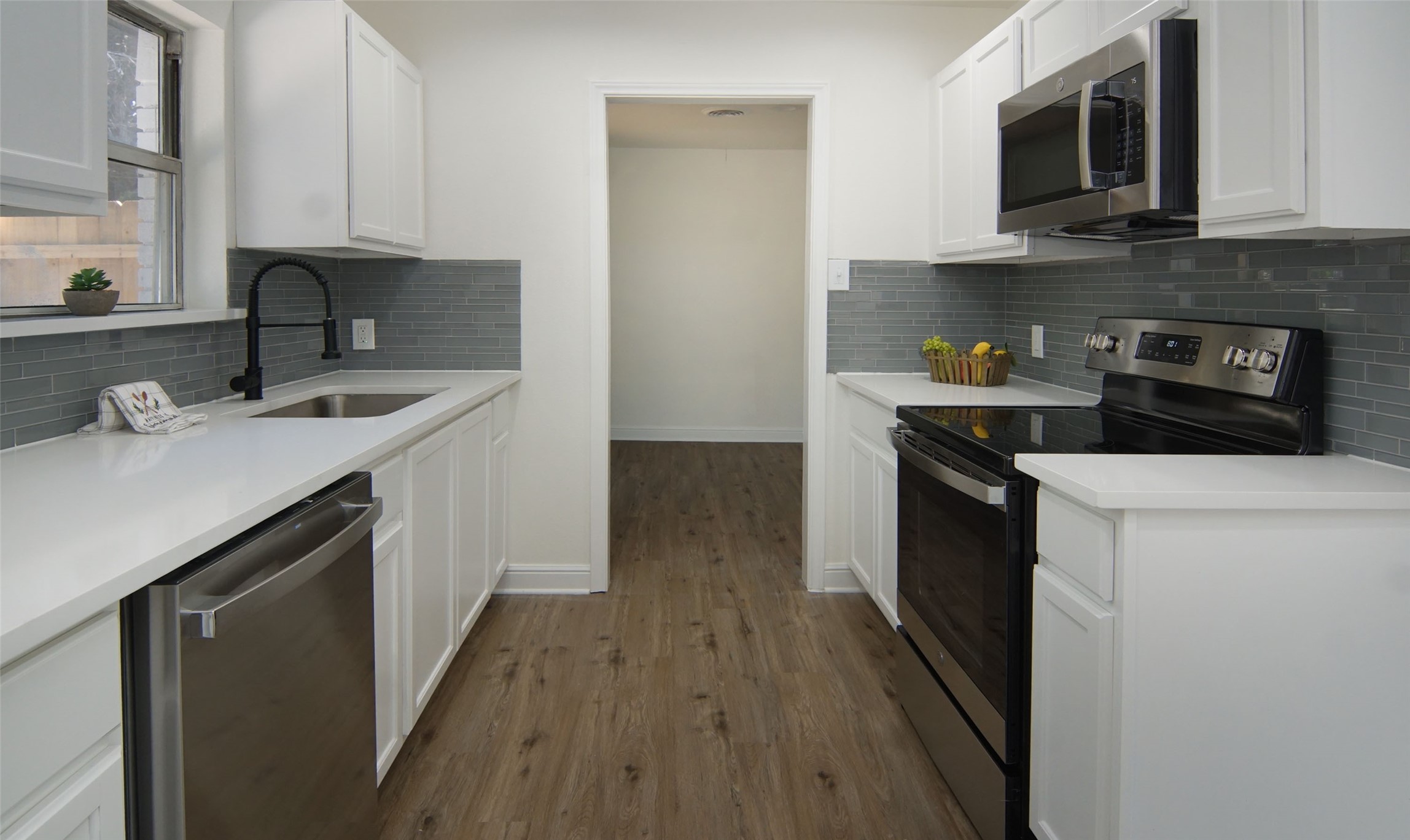 619 9th Street Terrell, TX 75160 - Photo 7 of 18 Kitchen