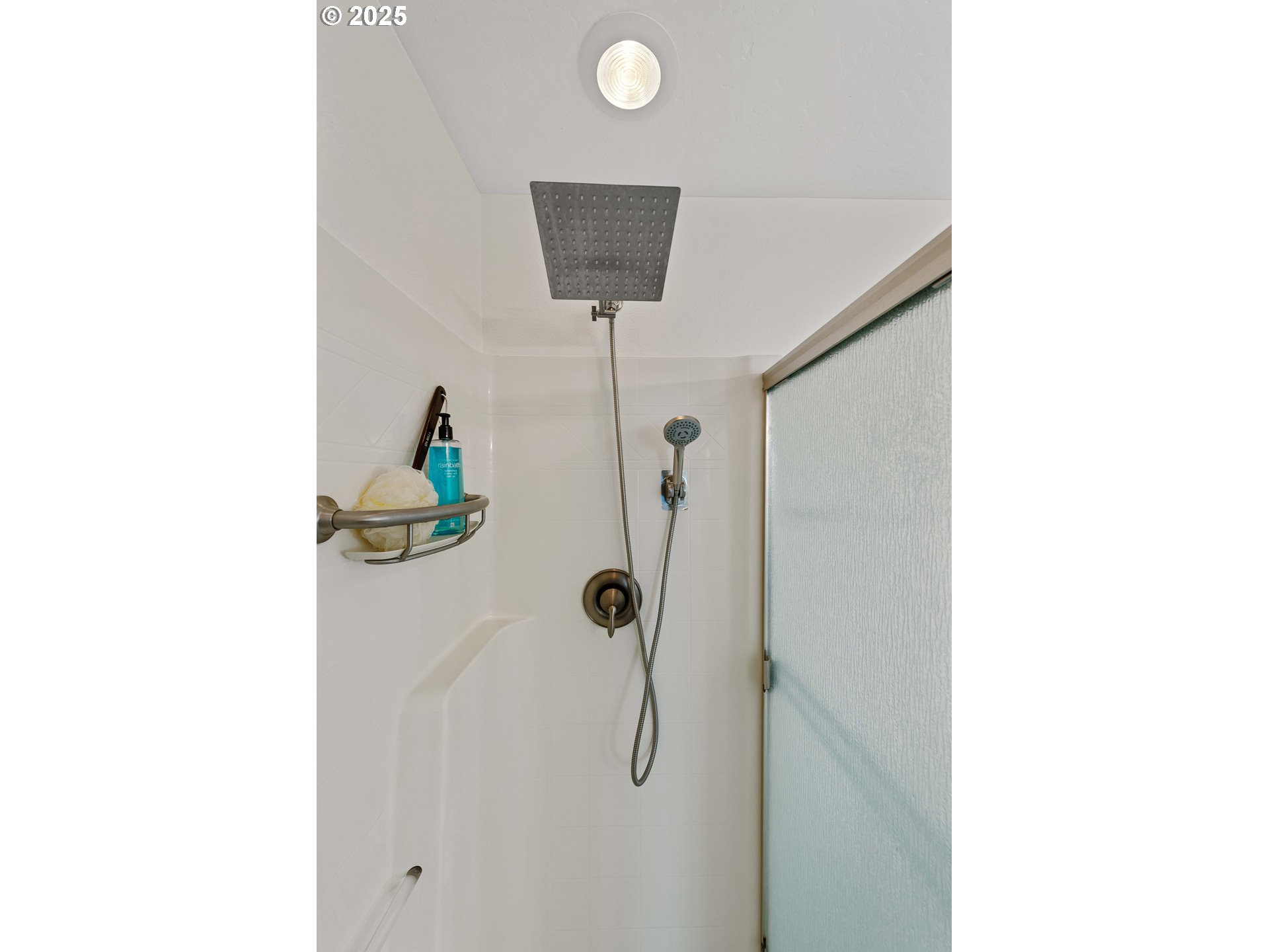 2669 Cedar Loop Bandon, OR 97411 - Photo 33 of 48 a bathroom with a shower