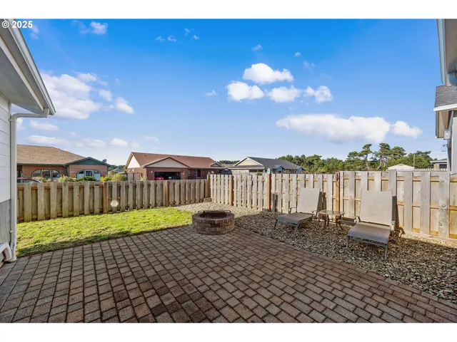 $655,000 | 2669 Cedar Loop, Bandon, OR 97411