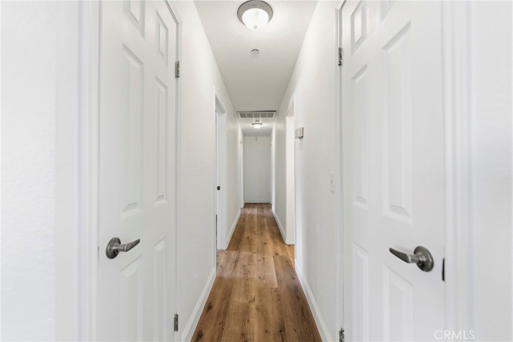 8853 Dufferin Avenue Riverside, CA 92504 - Photo 13 of 58 West hallway