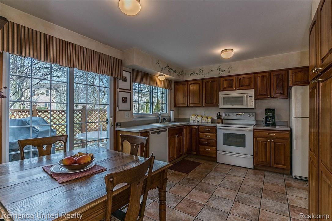 24383 Jamestowne Road Novi, MI 48375 - Photo 14 of 37 20_20.jpg