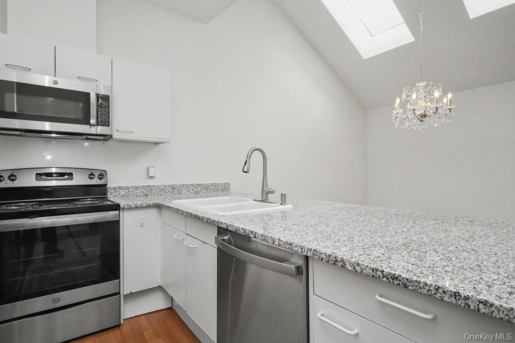 333 North State Road, Unit 61 Briarcliff Manor, NY 10510 - Photo 3 of 32