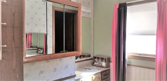 $165,000 | 225 North Weaver Avenue, Hesston, KS 67062