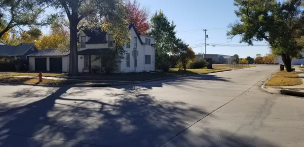 $165,000 | 225 North Weaver Avenue, Hesston, KS 67062