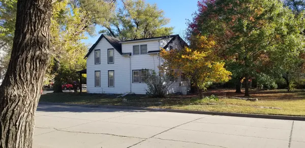 $165,000 | 225 North Weaver Avenue, Hesston, KS 67062