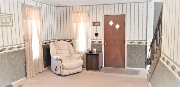 $165,000 | 225 North Weaver Avenue, Hesston, KS 67062