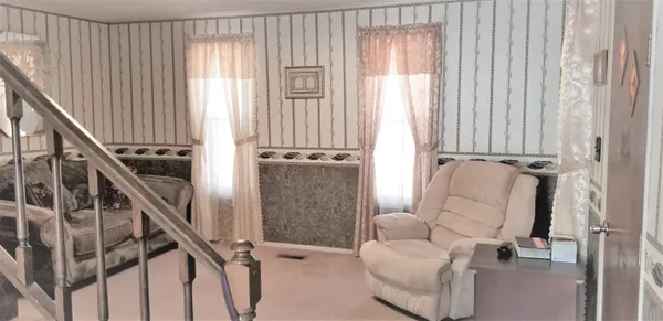 $165,000 | 225 North Weaver Avenue, Hesston, KS 67062