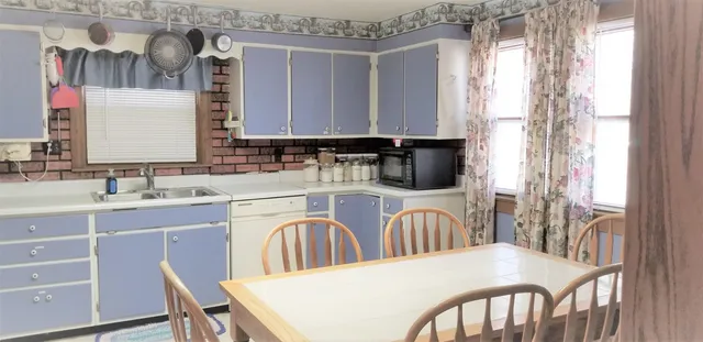 $165,000 | 225 North Weaver Avenue, Hesston, KS 67062