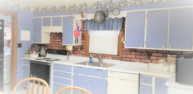 $165,000 | 225 North Weaver Avenue, Hesston, KS 67062