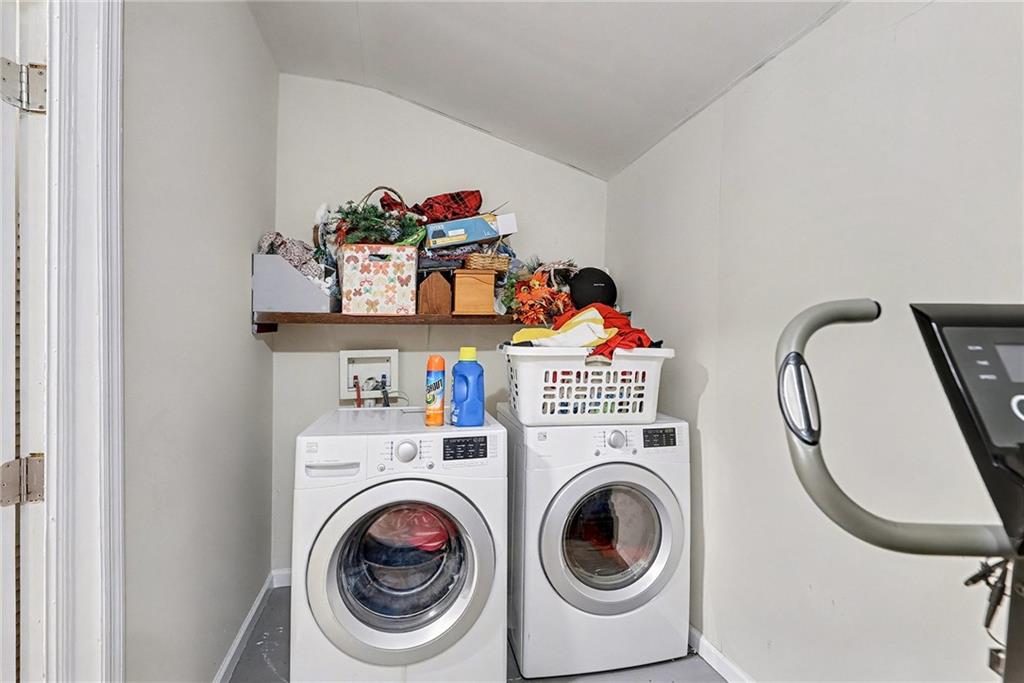48 Maple Street Grantville, GA 30220 - Photo 20 of 26 a utility room with dryer and washer
