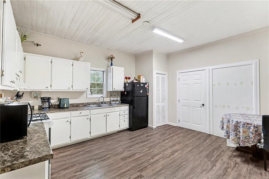 48 Maple Street Grantville, GA 30220 - Photo 9 of 26 a kitchen with granite countertop a refrigerator and a stove top oven