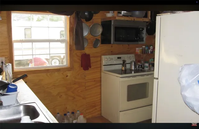 a view of entryway with an outdoor space