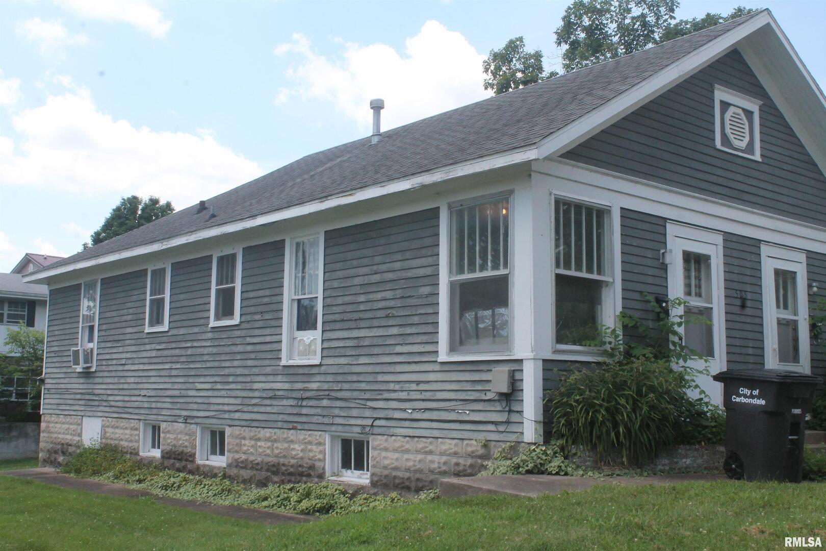505 West Cherry Street Carbondale, IL 62901 - Photo 2 of 6 a front view of a house with garden