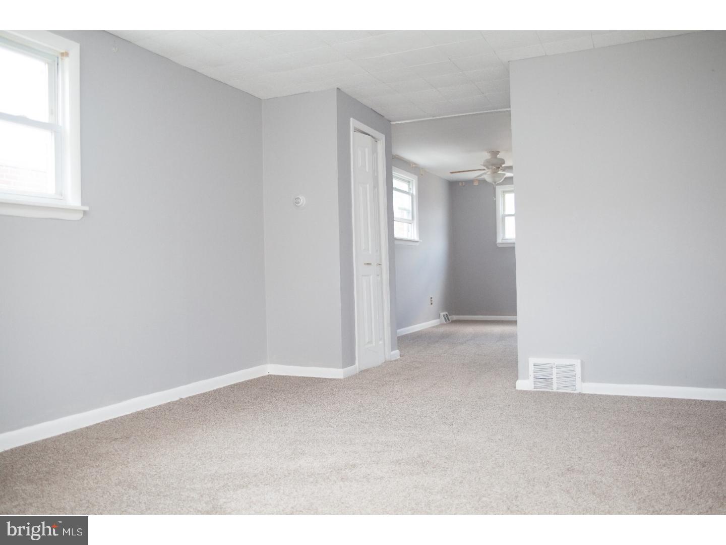 3529 Primrose Road Philadelphia, PA 19114 - Photo 6 of 20 Living Room