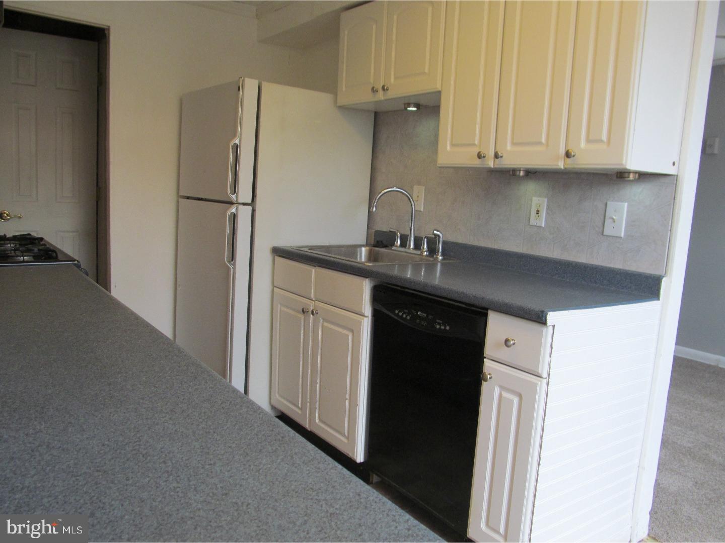 3529 Primrose Road Philadelphia, PA 19114 - Photo 10 of 20 Kitchen