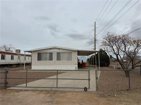 $1,250 | 2995 East Ames Avenue, Kingman, AZ 86409